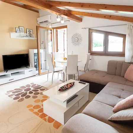 Apartment Eden In Peaceful Area Near Center Porec Exterior photo