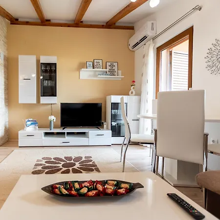 Apartment Eden In Peaceful Area Near Center Porec Exterior photo